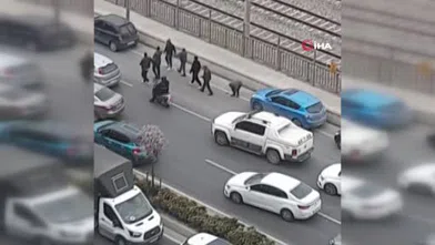 Küçükçekmece’de yol verme tartışması sopalı kavgaya dönüştü