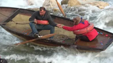Seyhan Nehrinde can pazarı: Ele ele tutuşup yardım beklediler