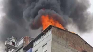Sultangazi’de yangın kabusu... Yüzü yandı, ailesini bırakmadı!