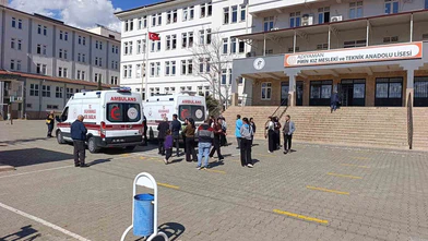 Adıyaman'da evden getirdikleri yemekten zehirlenen 3 öğrenci hastaneye kaldırıldı