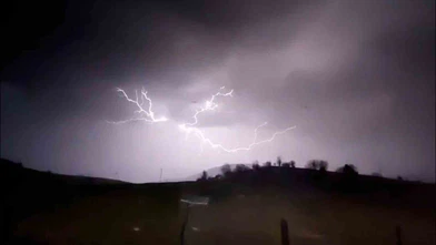Bolu’da şimşekler geceyi aydınlattı