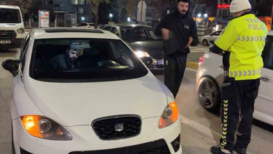 Ön plakası takılı olmayan araç sürücüsüne 4 bin lira ceza