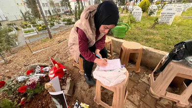 'Sizi koruyamadık!' Kahramanmaraş'taki mezarlık notu sosyal medyayı salladı!