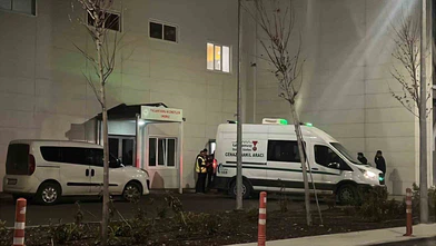 Tartıştığını eşini başından silahla vurup öldürdü