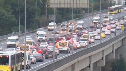 Köprüde trafik kilit