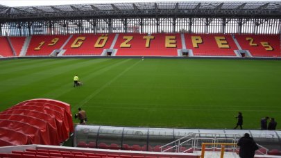 Göztepe Diouf'u bekliyor