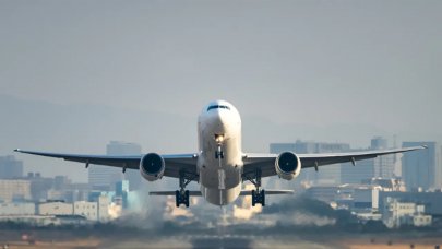 Kötü hava koşulları uçuşları vurdu: 2 binden fazla uçuş ertelendi veya iptal edildi