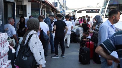 Otogarda bayram yoğunluğu: Şikayet ettiler!