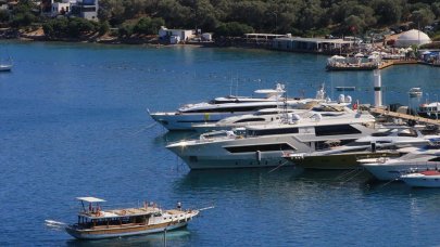 Milyon dolarlık yatlar Bodrum koylarında