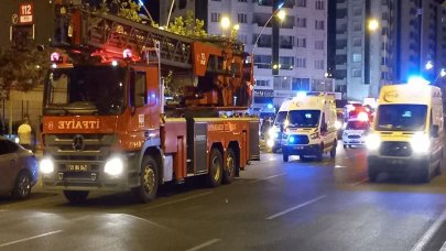 Otomobil, çarptığı araç ile alışveriş merkezine daldı: 1 ölü, çok sayıda yaralı