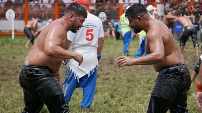 Başpehlivanlık güreşlerinde ilk tur tamamlandı