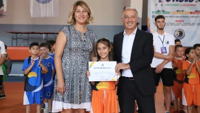 Kartal Belediyesi ücretsiz yaz spor okulu yılın ilk mezunlarını verdi