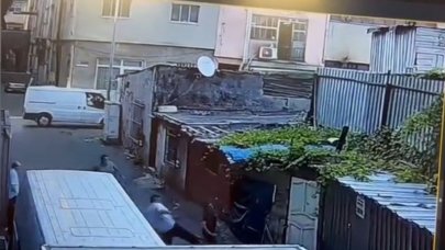 Bekçilerin kovaladığı kaçak göçmeni çelme atarak durdurdu