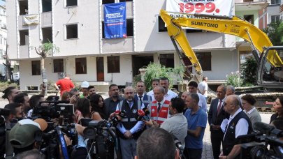 17 Ağustos’un yıl dönümünde 1999. bina yıkıldı