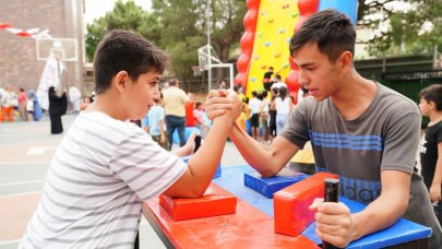 Her mahallede spor var