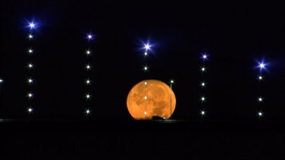 'Mavi Ay' görenleri büyüledi