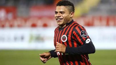 Gençlerbirliği oyuncusu Jailton neden İstiklal Marşı okunurken yan döndü