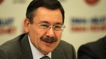 Melih Gökçek, Ebrar Karakurt'un 'Abdülhamid' paylaşımını alakasız yere çekmeyi başardı