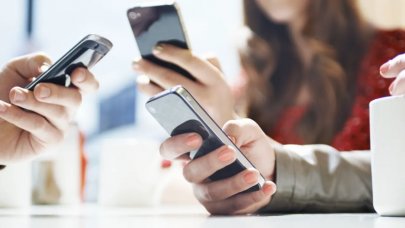 Bakan Kacır 'öğrencilere vergisiz telefon' vaadini 5 yıla yaydı