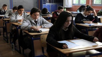 Liselere sınıf tekrarı geri geldi: Geçme şartları neler oldu?
