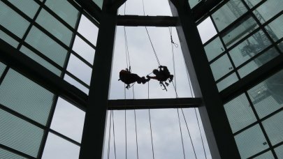 353 metrelik yükseklikte 40 dağcının zorlu mesaisi