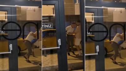 Takside tartışma, kapı önünde kavga: 'Beni delirtmeyin, keserim hepinizi'