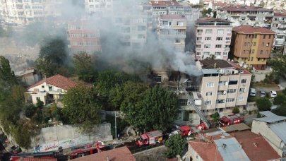 Müzik aleti imalathanesinde korkutan yangın: 2 itfaiyeci etkilendi