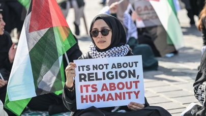 Kadınlardan Filistin'e destek için oturma eylemi