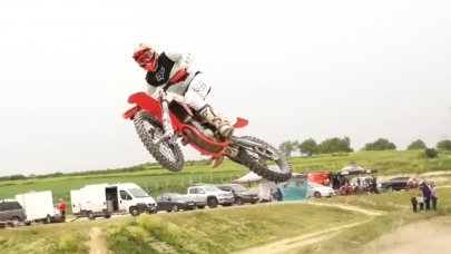 Türkiye Motokros Şampiyonu Şakir Şenkalaycı'dan 100. yıla özel gösteri