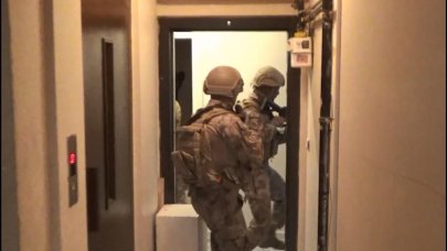 Terör örgütü üyelerine sahte pasaport hazırlayanlara operasyon: 7 gözaltı