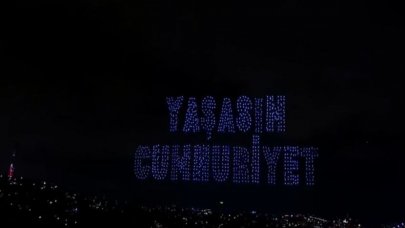 Boğaz'daki ışık gösterisi izleyenleri mest etti