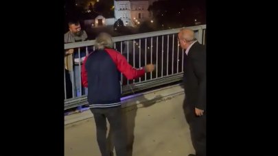 Abdurrahim Albayrak intihar için köprüye çıkan genci ikna etti!