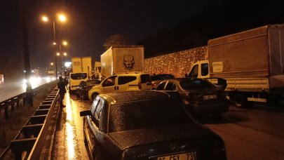 TEM'de büyük kaza! 18 araç birbirine girdi