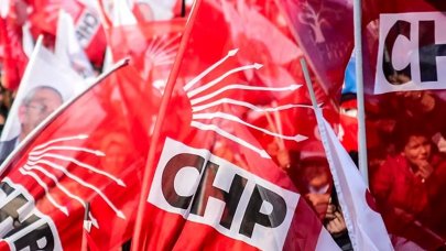 CHP'de dört adaydan biri çekildi