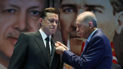 İYİ Parti'den istifa eden Hatipoğlu, AK Parti'ye katıldı: Rozetini Erdoğan taktı