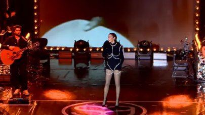 Sıla'dan 10 Kasım'a özel Kimseye Etmem Şikayet videosu