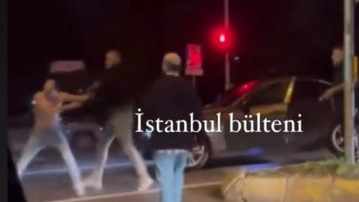 Trafikte büyük kavga! Yolun ortasında yumruklaştılar