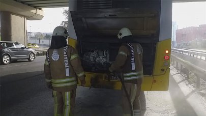 İETT otobüsünün motor kısmında yangın