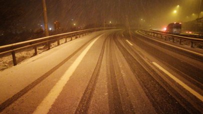 İstanbul'da fırtına: İBB'ye 2 bin 921 ihbar geldi