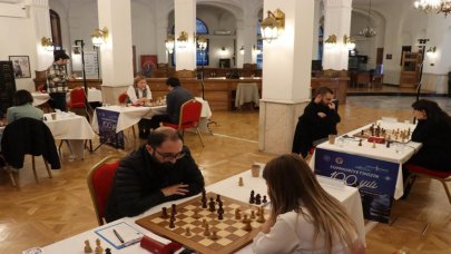 Satrancın ustaları hamlelerini Cumhuriyetin 100. yılı için yapıyor