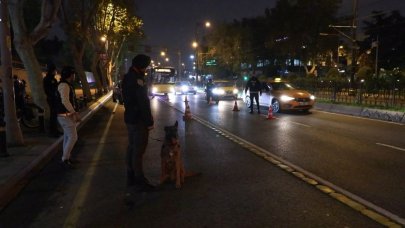 Çakarlı otomobil denetime takıldı