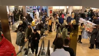 AVM'lerde şahane cuma  kuyruğu