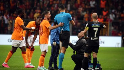 Hakem Ali Şansalan maça devam edemedi