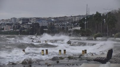 Büyükçekmece'de lodos etkili oluyor