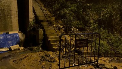 Korku dolu anlar! Toprak kaydı, 2 bina boşaltıldı