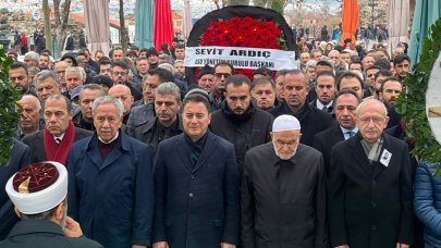Ali Babacan'ın annesi, son yolculuğuna uğurlandı