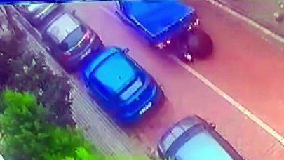 Geri giden kamyonetin altında kalan yaşlı adam öldü