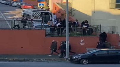 Taraftarlar birbirine girdi! Takım minibüsü taşlandı