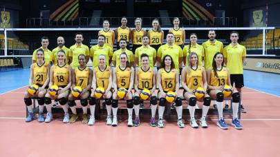 VakıfBank galibiyetle başladı