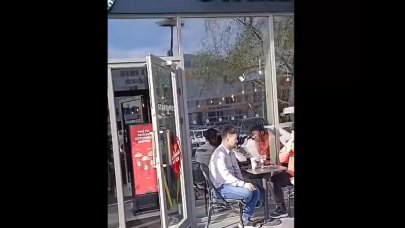 Kahve zinciri protestoları devam ediyor: Süslü kapalı seni…!